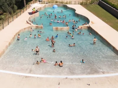 Piscinad de olas Marineland Catalunya
